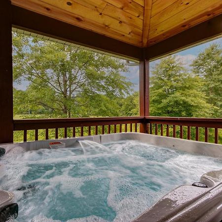 3 Master Bedrooms - Sleeps 10 - Location - Game Room - Hot Tub بيدجن فورج المظهر الخارجي الصورة