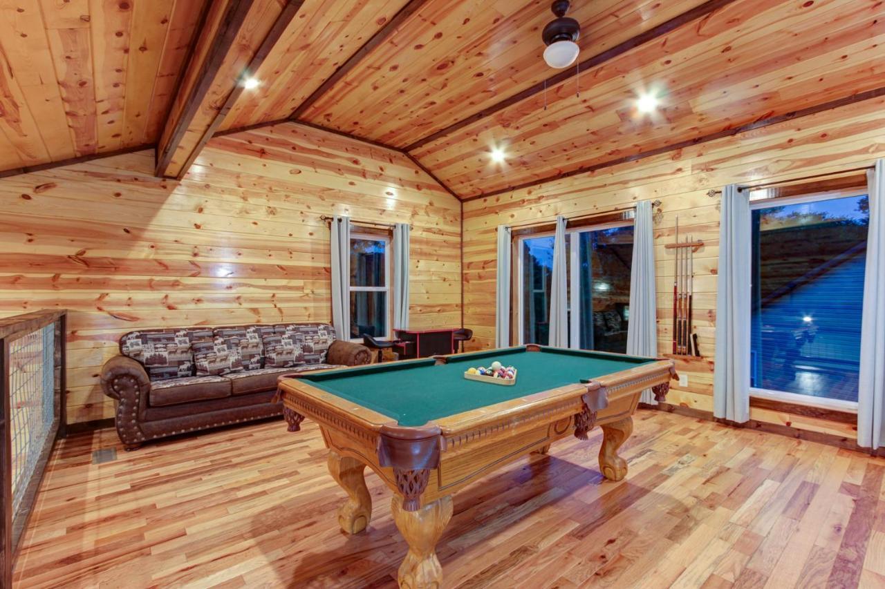3 Master Bedrooms - Sleeps 10 - Location - Game Room - Hot Tub بيدجن فورج المظهر الخارجي الصورة