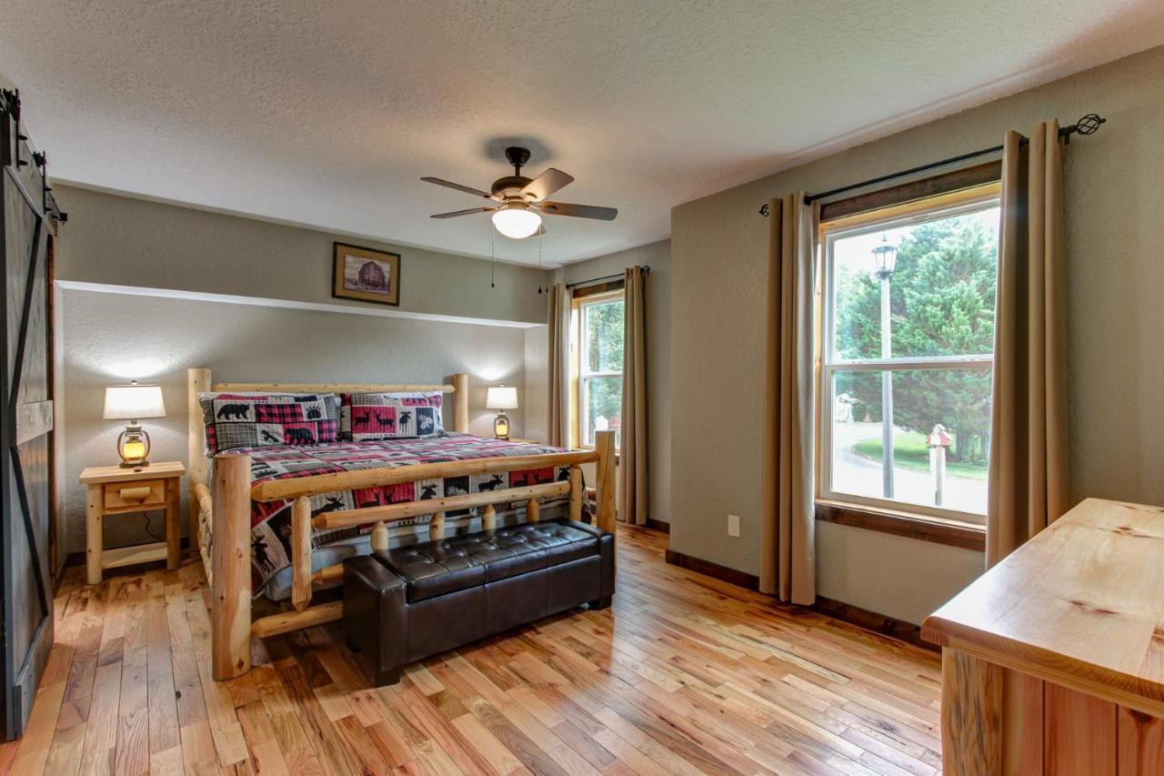 3 Master Bedrooms - Sleeps 10 - Location - Game Room - Hot Tub بيدجن فورج المظهر الخارجي الصورة